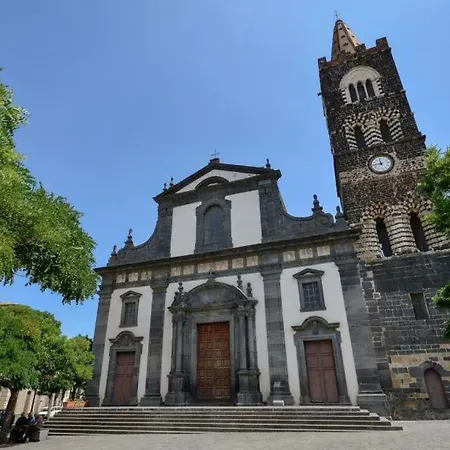 Piazza San Giorgio 9/10 *