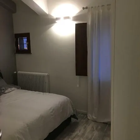 Piazza San Giorgio 9/10 *